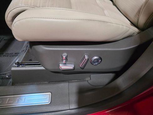 Used 2024 Lincoln Nautilus Reserve w/ Equipment Group 203A image 12