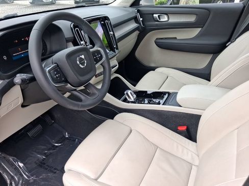 Used 2024 Volvo XC40 B5 Plus AWD/4WD image 13