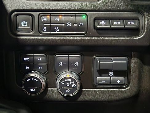 Used 2021 GMC Yukon XL AT4 w/ AT4 Premium Plus Package AWD/4WD image 41