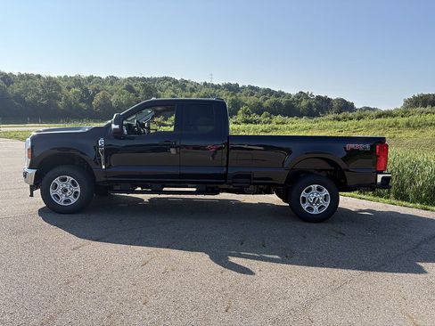 New 2026 Ford F350 XLT w/ FX4 Off-Road Package AWD/4WD image 2