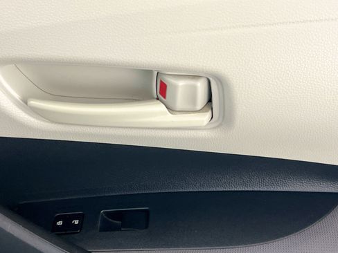 Used 2023 Toyota Corolla LE image 31