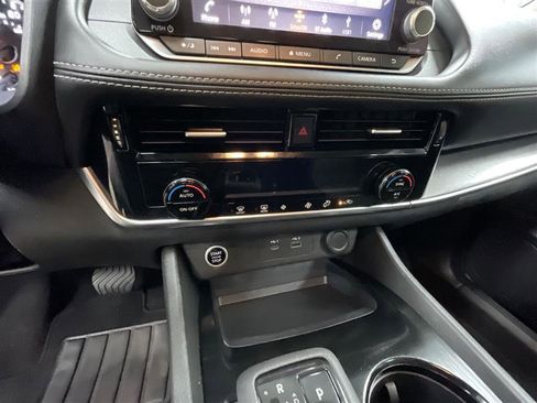 Used 2021 Nissan Rogue SV AWD/4WD image 15