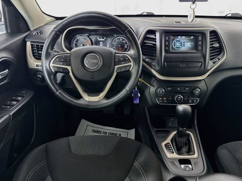 Used 2016 Jeep Cherokee Latitude FWD image 26
