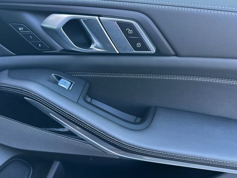 Used 2023 BMW X7 xDrive40i w/ M Sport Package image 22