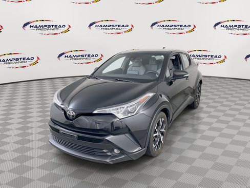 Used 2019 Toyota C-HR XLE FWD image 1