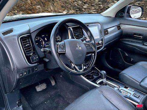 Used 2020 Mitsubishi Outlander SE image 12