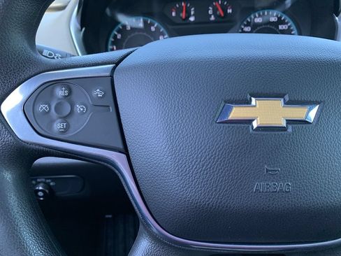 Used 2022 Chevrolet Traverse LS FWD image 18