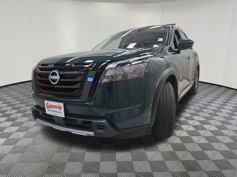 Used 2025 Nissan Pathfinder Platinum AWD/4WD image 7