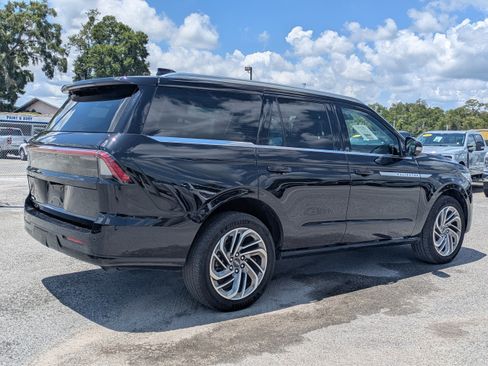 Used 2025 Lincoln Navigator Reserve AWD/4WD image 4