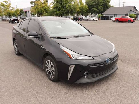 Used 2021 Toyota Prius LE AWD/4WD image 3