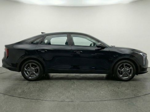 Used 2025 Kia K4 LXS image 11