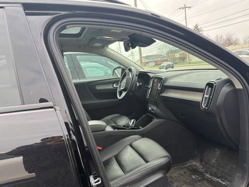 Used 2023 Volvo XC40 B5 Plus w/ Protection Package Premier image 2