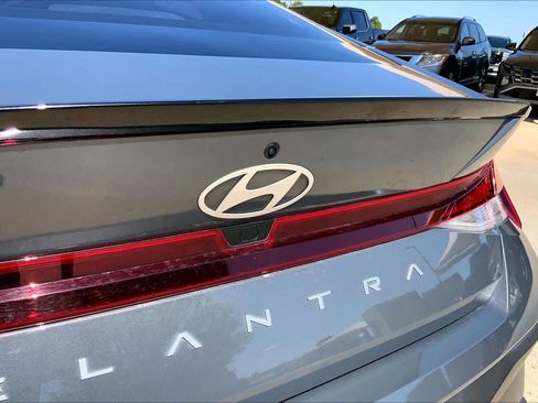 Used 2025 Hyundai Elantra Sport FWD image 10