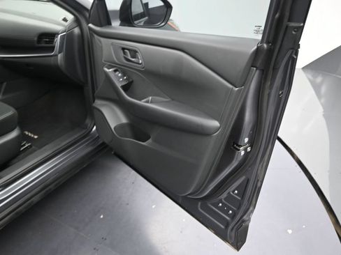 Used 2026 Nissan Rogue S FWD image 7