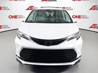Certified 2022 Toyota Sienna XLE w/ XLE Plus Package FWD video 3