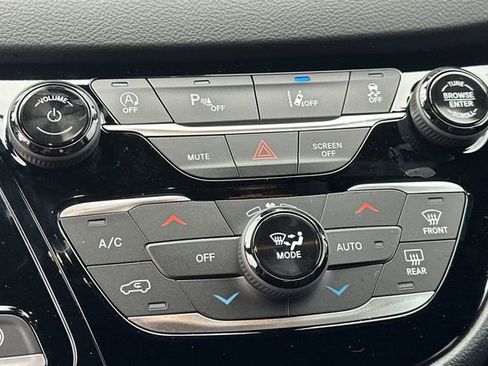 New 2026 Chrysler Voyager LX image 21