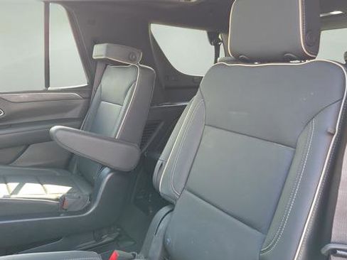 Used 2024 GMC Yukon SLT w/ SLT Premium Package image 24