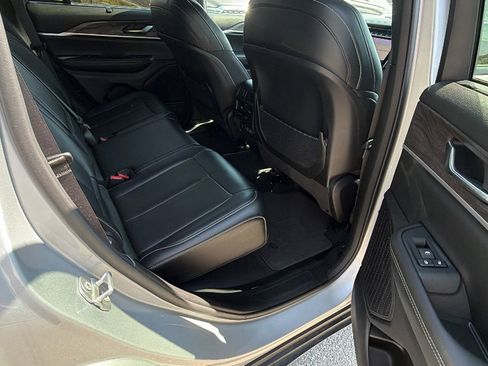 Used 2024 Jeep Grand Cherokee Limited w/ Luxury Tech Group II image 22