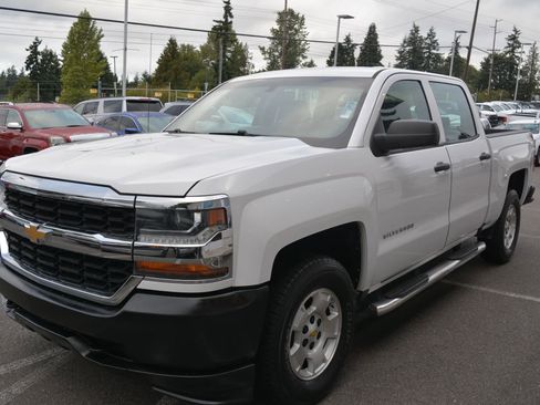 Used 2018 Chevrolet Silverado 1500 W/T w/ Trailering Package image 3