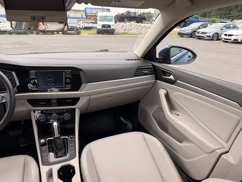 Used 2019 Volkswagen Jetta SE FWD image 24