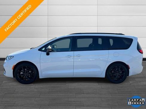 Certified 2025 Chrysler Pacifica Limited FWD image 9