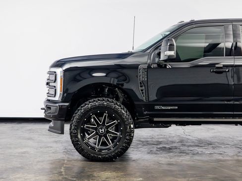 Used 2025 Ford F250 Platinum w/ FX4 Off-Road Package AWD/4WD image 10