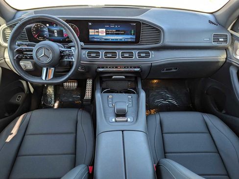 Used 2025 Mercedes-Benz GLS 450 4MATIC image 9