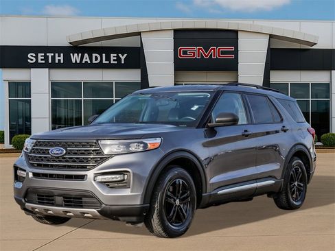 Used 2024 Ford Explorer XLT w/ Equipment Group 202A image 3