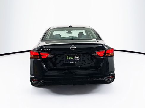 Used 2025 Nissan Altima 2.5 SV FWD image 7