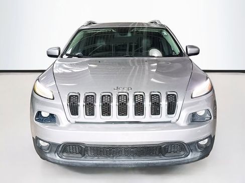 Used 2018 Jeep Cherokee Latitude Plus w/ Cold Weather Group image 4