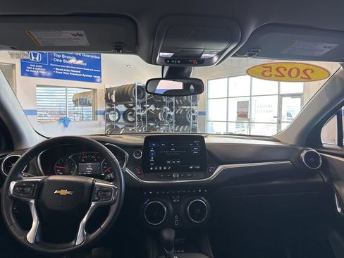Used 2025 Chevrolet Blazer LT w/ Convenience Package AWD/4WD image 9