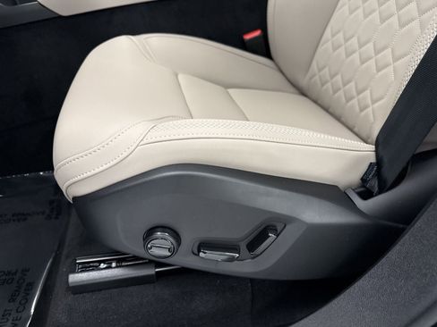 New 2026 Volvo XC90 B6 Plus w/ Protection Package Premier image 8