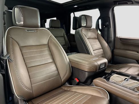 Used 2026 GMC Yukon Denali Ultimate w/ LPO, Floor Liner Package AWD/4WD image 15