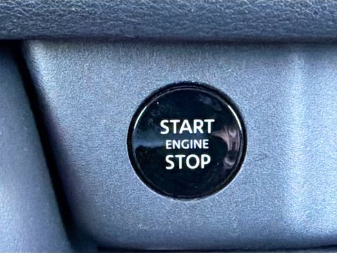 Used 2025 Nissan Rogue Platinum image 36