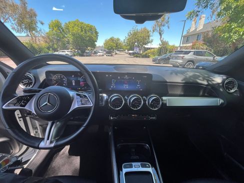 Used 2025 Mercedes-Benz GLB 250 image 34