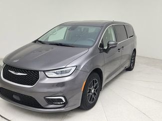 Used 2023 Chrysler Pacifica Touring-L FWD video 1