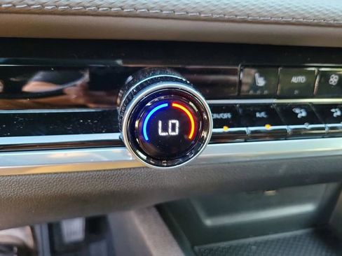Used 2026 Chevrolet Equinox LT w/ Convenience Package II FWD image 24