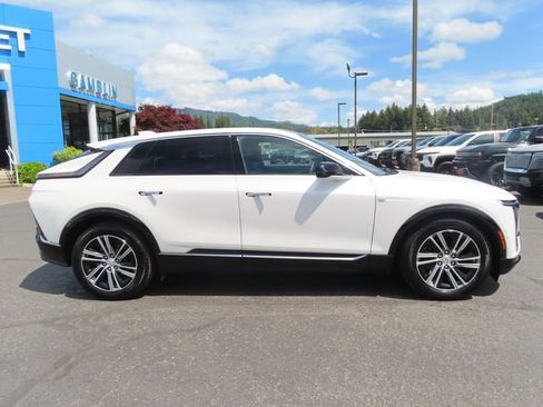 Used 2025 Cadillac Lyriq Luxury RWD image 9