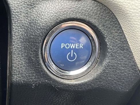 Used 2020 Toyota RAV4 Limited AWD/4WD image 24