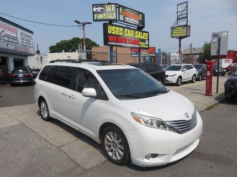 Used 2016 Toyota Sienna Limited Premium FWD image 3