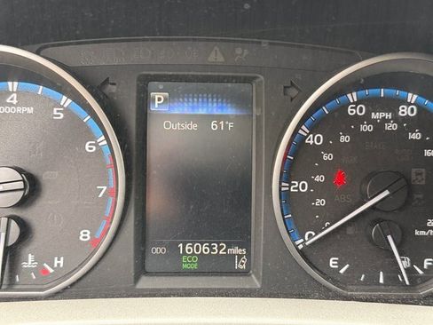 Used 2018 Toyota RAV4 XLE image 9