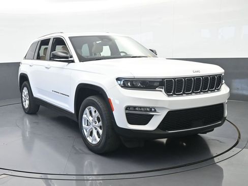 Used 2023 Jeep Grand Cherokee Limited image 9