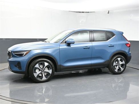 New 2024 Volvo XC40 B5 Plus w/ Protection Package Premier image 4
