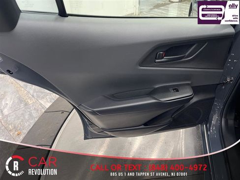 Used 2023 Toyota Prius LE FWD image 39