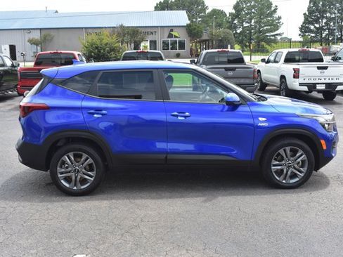 Used 2023 Kia Seltos LX AWD/4WD image 4