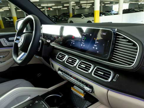 New 2025 Mercedes-Benz GLS 580 4MATIC image 30