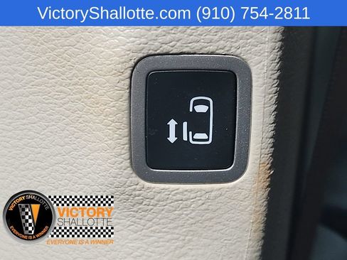 Certified 2023 Chrysler Pacifica Touring-L FWD image 29