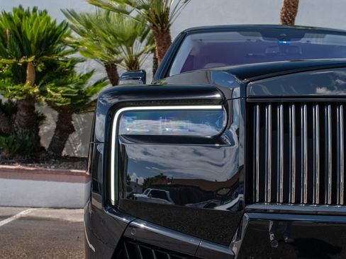 Used 2025 Rolls-Royce Cullinan Black Badge AWD/4WD image 41