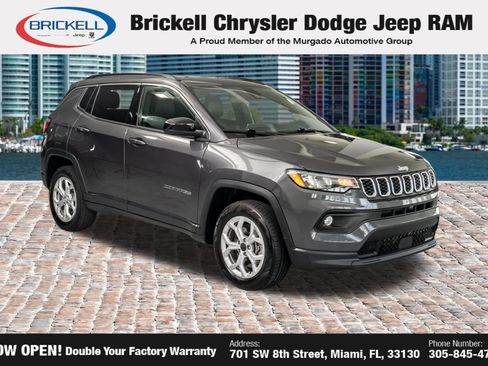 Used 2024 Jeep Compass Latitude AWD/4WD image 2