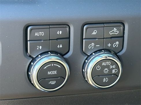 Used 2023 GMC Sierra 1500 AT4 w/ Technology Package image 28